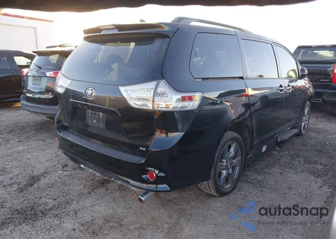 2018 Toyota Sienna Se 8 Passenger z USA, uszkodzony, nr VIN 5TDXZ3DC1JS940252